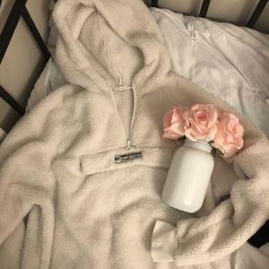 B1G1F🌸 Fuzzy Sweater